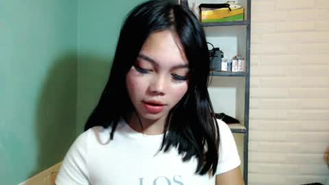 Snapshot of lovely_thea_xoxo chatting on June 18, 11:14 am Thea online show from June 18, 11:14 am