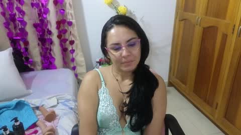 Snapshot of lovely_trix_ chatting on December 3, 12:27 pm Trix online show from December 3, 12:27 pm