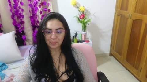 Snapshot of lovely_trix_ chatting on December 16, 11:44 am Trix online show from December 16, 11:44 am