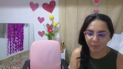 Snapshot of lovely_trix_ chatting on December 2, 11:37 am Trix online show from December 2, 11:37 am
