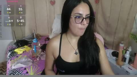 Snapshot of lovely_trix_ chatting on May 18, 3:40 pm Trix online show from May 18, 3:40 pm