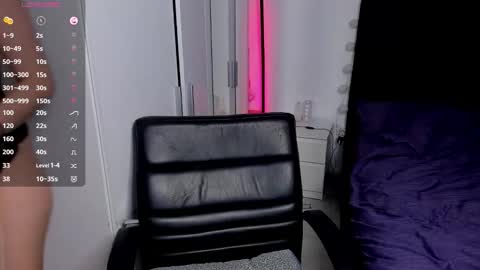 Snapshot of lovelyaria_ chatting on December 4, 8:39 pm Aria3 online show from December 4, 8:39 pm