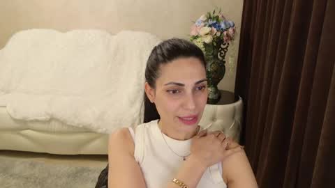 Snapshot of lovelybeatricee chatting on June 5, 6:35 pm Beatrice online show from June 5, 6:35 pm