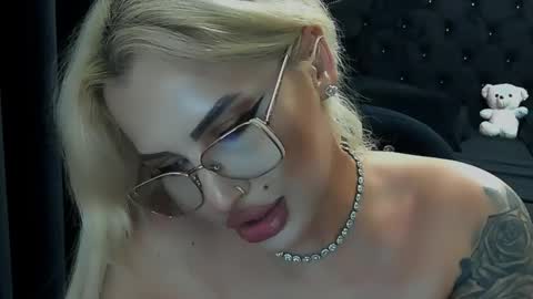 Snapshot of lovelyblondyxxx chatting on June 8, 1:28 am PrAllinXXXa online show from June 8, 1:28 am