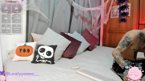 Snapshot of lovelyemma__ chatting on October 27, 11:09 pm online show from October 27, 11:09 pm