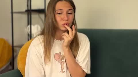 Kate only online show from August 1, 1:10 pm