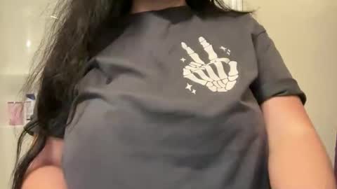 Snapshot of lovelykatiebabe chatting on January 18, 2:59 am lovelykatiebabe online show from January 18, 2:59 am