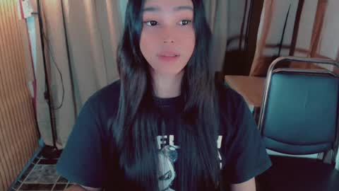 Snapshot of lovelylaiza chatting on July 30, 9:52 am Cutie Laiza online show from July 30, 9:52 am