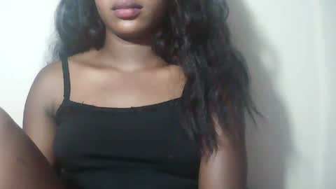 lovelylarra online show from March 29, 8:47 am