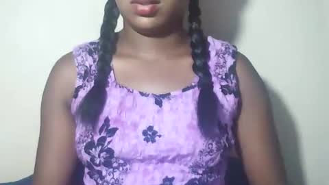 lovelylarra online show from April 2, 6:44 am