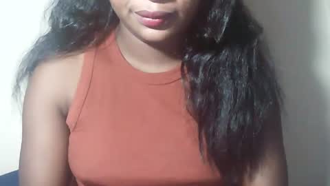 lovelylarra online show from April 6, 8:15 am