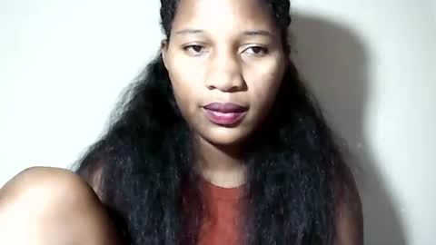 lovelylarra online show from May 10, 9:25 am
