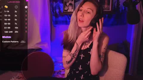 Snapshot of lovelylittlelucyy chatting on December 2, 1:03 am lovelylittlelucyy online show from December 2, 1:03 am