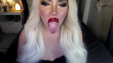 Rebeca online show from December 4, 6:17 pm