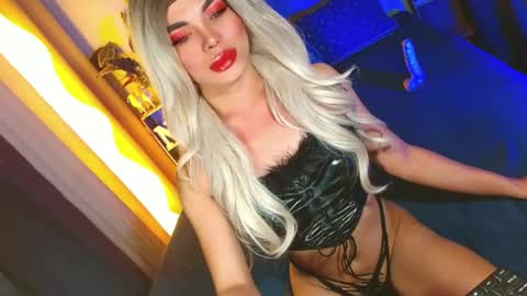 Snapshot of lovelymiss_shyna11 chatting on June 28, 2:39 am lovelymiss_shyna11 online show from June 28, 2:39 am