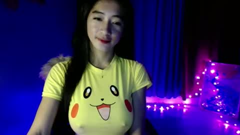 lovelypetite143 online show from March 20, 1:43 am