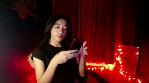 lovelypetite143 online show from April 5, 5:26 am