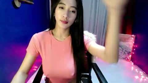 lovelypetite143 online show from April 16, 3:57 pm