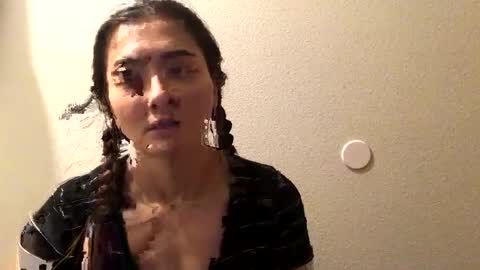 Snapshot of lovelyqueenaria chatting on December 16, 7:10 pm Queen Aria online show from December 16, 7:10 pm