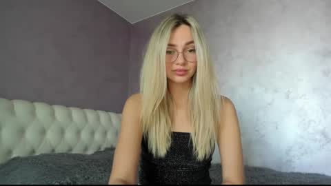 Lovely Rose online show from March 7, 8:34 am