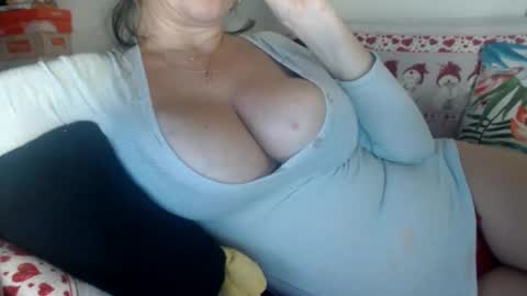 Snapshot of lovelywoman22 chatting on December 21, 7:06 pm lovelywoman22 online show from December 21, 7:06 pm