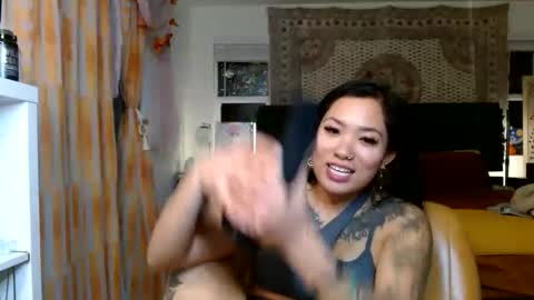 Snapshot of lovelyxmacii chatting on December 17, 4:07 am lovelyxmacii online show from December 17, 4:07 am