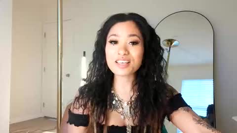 Snapshot of lovelyxmacii chatting on March 2, 1:30 am lovelyxmacii online show from March 2, 1:30 am