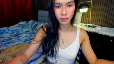 Snapshot of lovemarie19x chatting on January 22, 2:37 am pauleen online show from January 22, 2:37 am