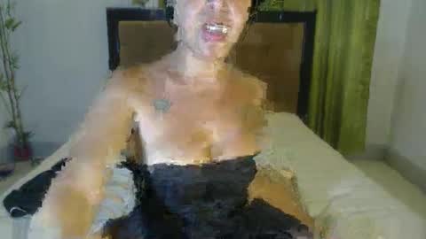 Snapshot of lovenlustxx chatting on October 19, 6:03 am lovenlustxx online show from October 19, 6:03 am