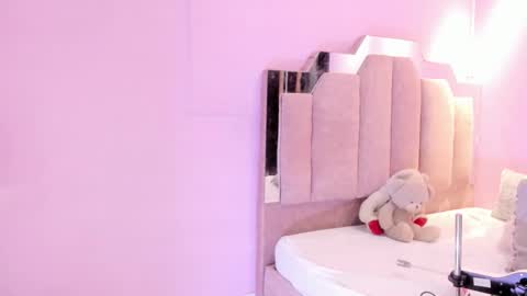 L O V E  online show from November 19, 12:05 pm