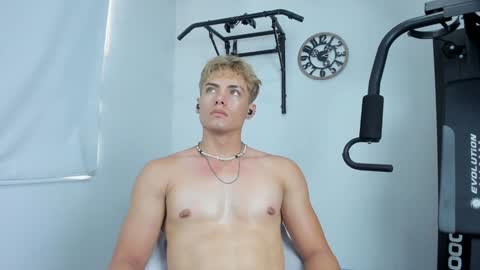 Snapshot of lover_fitnessboy chatting on February 6, 7:18 pm kevin online show from February 6, 7:18 pm