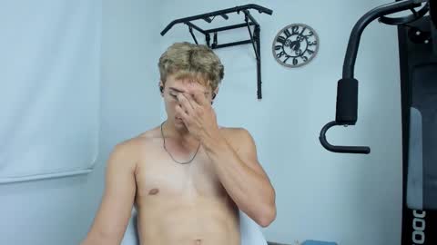 Snapshot of lover_fitnessboy chatting on March 10, 11:38 pm kevin online show from March 10, 11:38 pm