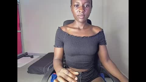 Snapshot of lovergirl2003 chatting on January 21, 6:33 am Kate online show from January 21, 6:33 am