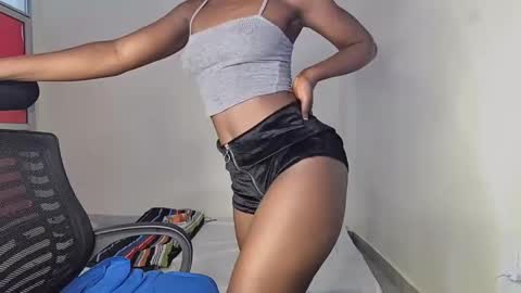 Snapshot of lovergirl2003 chatting on February 1, 8:39 am Kate online show from February 1, 8:39 am