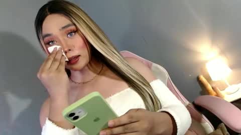 Snapshot of lovers_moon22 chatting on December 6, 12:45 am lovers moon22 online show from December 6, 12:45 am