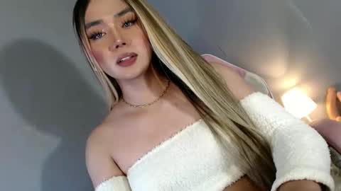 Snapshot of lovers_moon22 chatting on December 16, 4:45 am lovers moon22 online show from December 16, 4:45 am