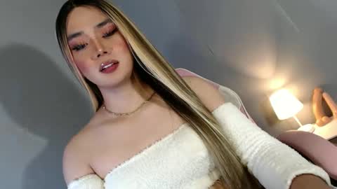 Snapshot of lovers_moon22 chatting on December 16, 9:52 pm lovers moon22 online show from December 16, 9:52 pm