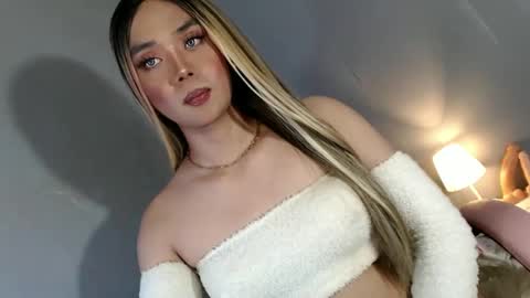 Snapshot of lovers_moon22 chatting on January 7, 12:45 am lovers moon22 online show from January 7, 12:45 am