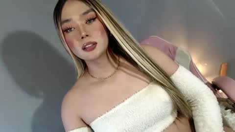 Snapshot of lovers_moon22 chatting on January 21, 12:57 am lovers moon22 online show from January 21, 12:57 am