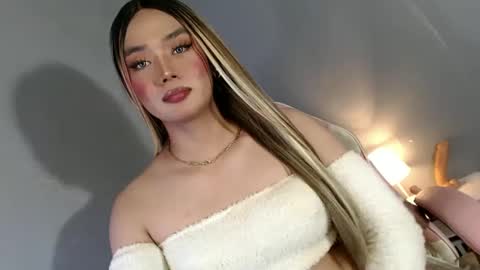 Snapshot of lovers_moon22 chatting on January 27, 12:54 am lovers moon22 online show from January 27, 12:54 am