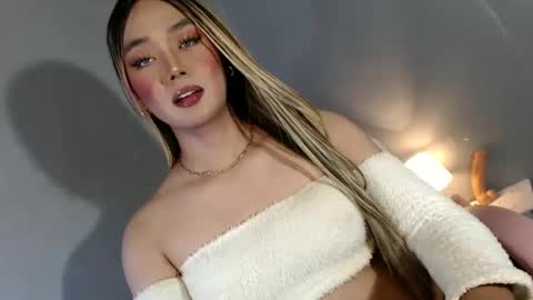 Snapshot of lovers_moon22 chatting on January 27, 10:38 pm lovers moon22 online show from January 27, 10:38 pm