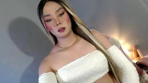 Snapshot of lovers_moon22 chatting on February 10, 11:13 pm lovers moon22 online show from February 10, 11:13 pm