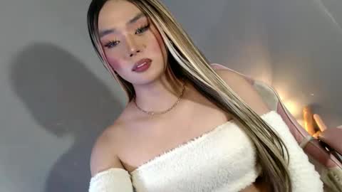 Snapshot of lovers_moon22 chatting on February 12, 2:03 am lovers moon22 online show from February 12, 2:03 am