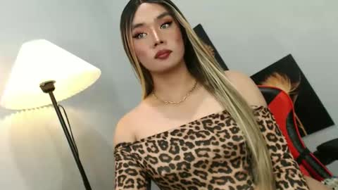 Snapshot of lovers_moon22 chatting on October 6, 1:19 pm lovers moon22 online show from October 6, 1:19 pm