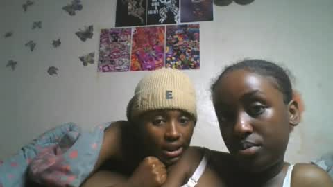 Snapshot of lovers_oncam chatting on June 22, 12:46 pm RedJoy online show from June 22, 12:46 pm