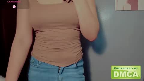 Snapshot of lovesdesire_ chatting on March 5, 12:38 am Poppy online show from March 5, 12:38 am