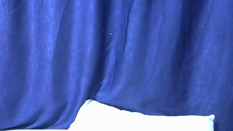 Snapshot of loveslut_ chatting on November 23, 7:52 am loveslut_ online show from November 23, 7:52 am