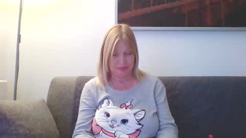 Snapshot of lovestar544963 chatting on December 4, 2:59 pm Marlyn online show from December 4, 2:59 pm