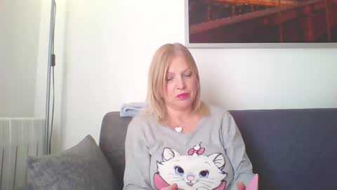 Snapshot of lovestar544963 chatting on January 30, 12:59 pm Marlyn online show from January 30, 12:59 pm