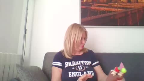 Snapshot of lovestar544963 chatting on February 4, 2:43 pm Marlyn online show from February 4, 2:43 pm